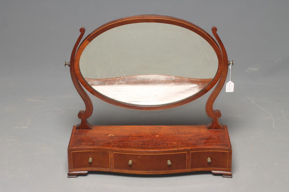 A GEORGIAN MAHOGANY TOILET MIRROR Image
