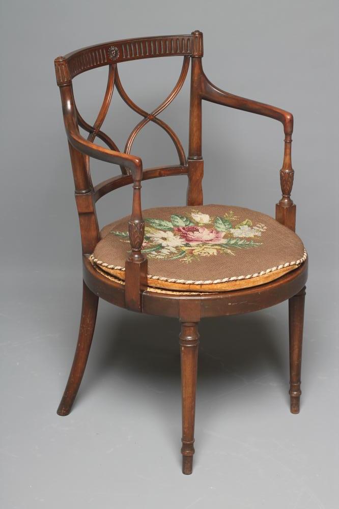 A GEORGIAN STYLE MAHOGANY ELBOW BOUDOIR CHAIR Image