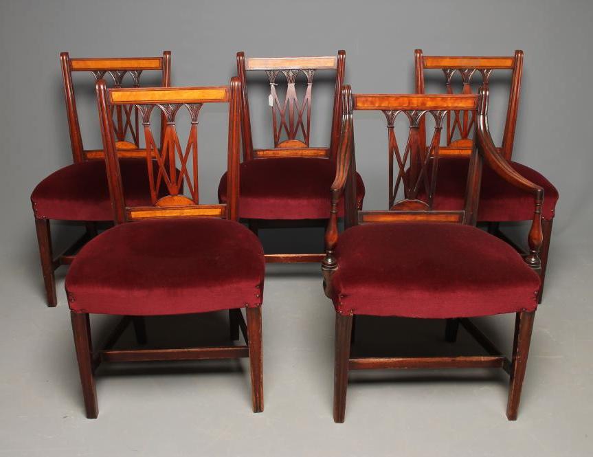 A SET OF FIVE GEORGIAN MAHOGANY DINING CHAIRS Image