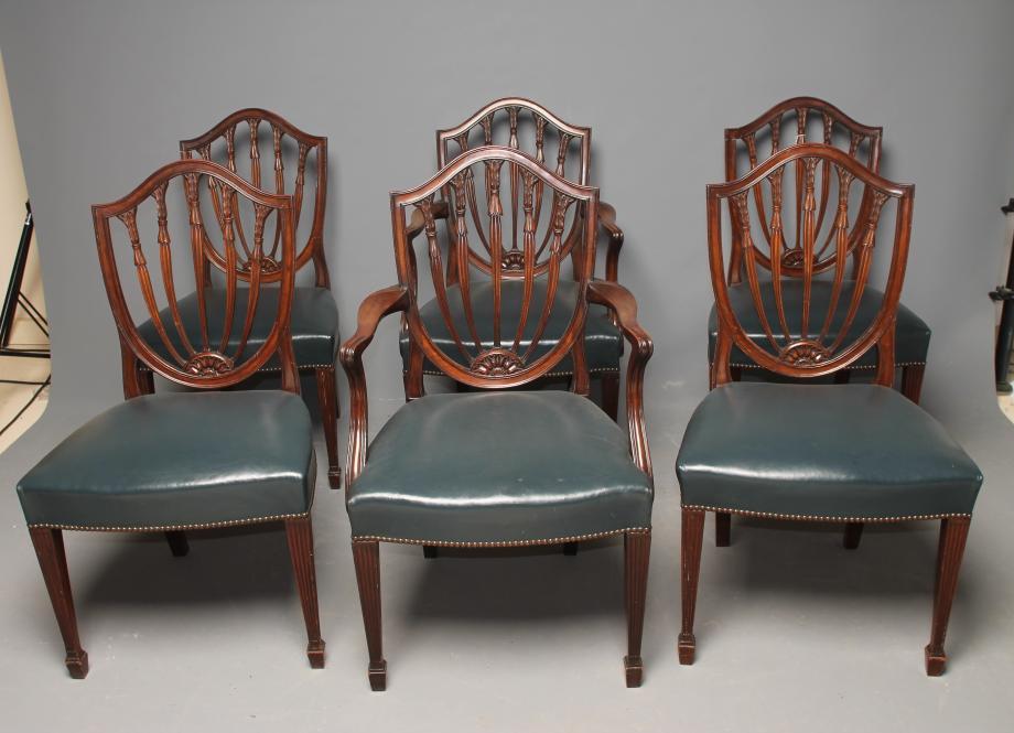 A SET OF SIX GEORGIAN DESIGN MAHOGANY DINING CHAIRS including two carvers Image