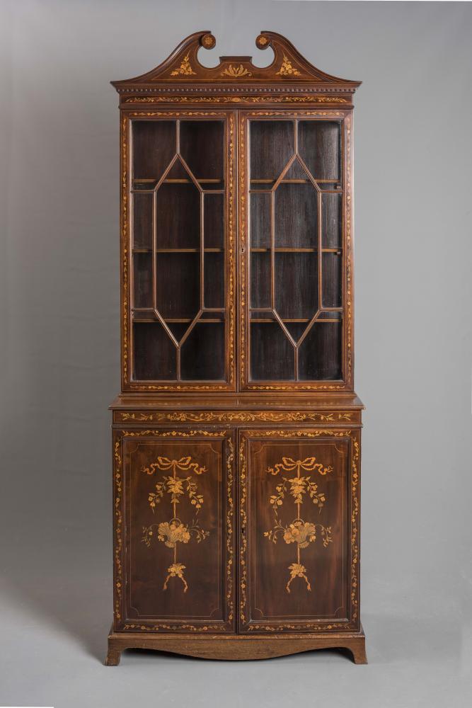A MAHOGANY GEORGIAN STYLE BOOKCASE Image