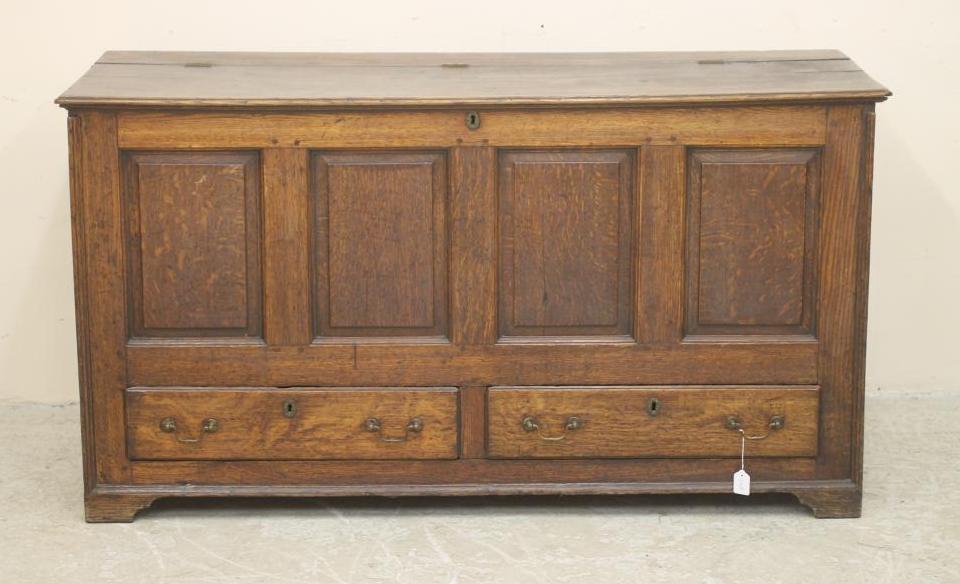 A GEORGIAN OAK PANELLED CHEST Image