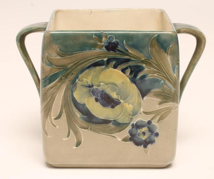 A WILLIAM MOORCROFT POTTERY ART NOUVEAU BISCUIT BOX Image