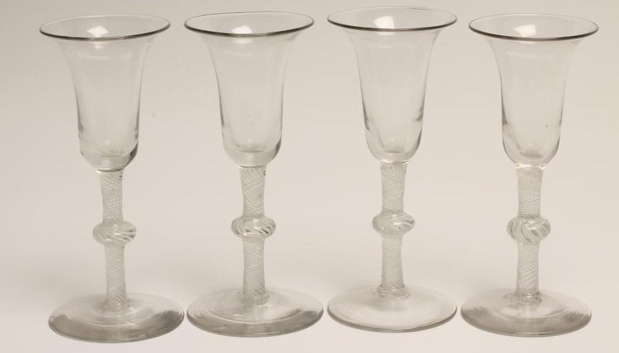 A SET OF FOUR WINE GLASSES Image