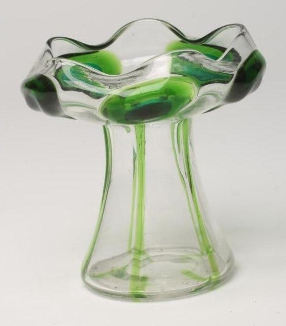 AN ENGLISH ART NOUVEAU GLASS VASE Image