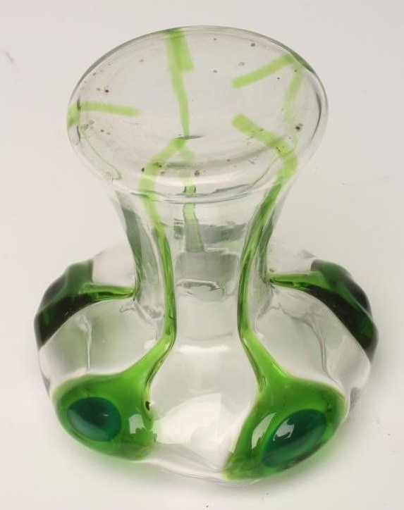 AN ENGLISH ART NOUVEAU GLASS VASE Image