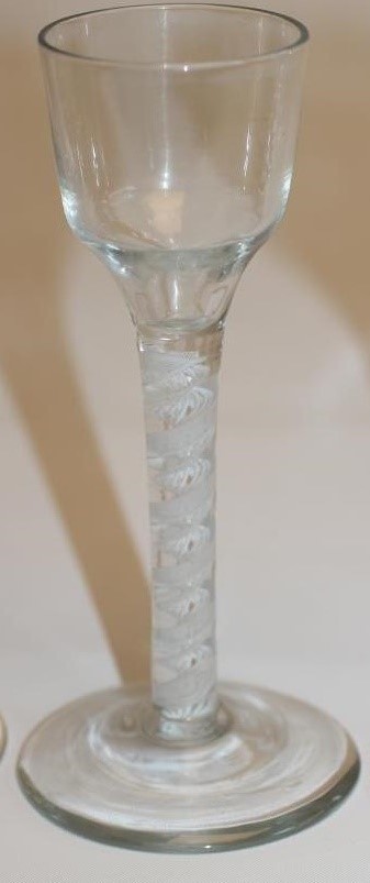 FOUR VARIOUS WINE GLASSES Image