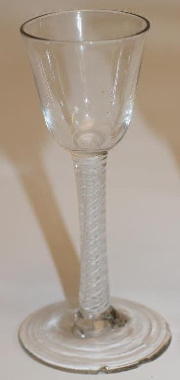 FOUR VARIOUS WINE GLASSES Image