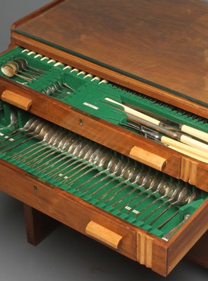 AN ART DECO EPNS TABLE SERVICE for twelve place settings Image