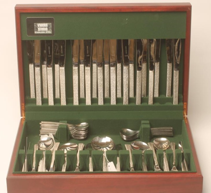 A VINERS STUDIO "SANT ANDREA" STAINLESS STEEL TABLE SERVICE with brushed bark effect handles Image