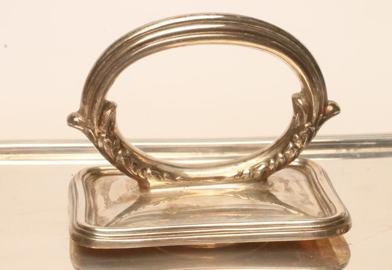 *A SILVER ENTREE DISH AND COVER Image