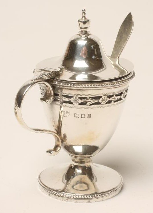 A SILVER THREE PIECE CRUET Image