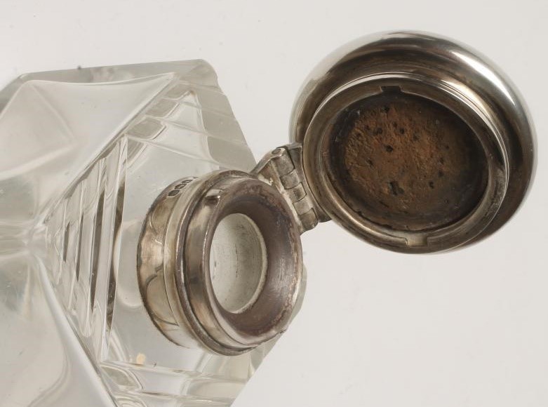 AN ART DECO SILVER MOUNTED GLASS INKWELL Image