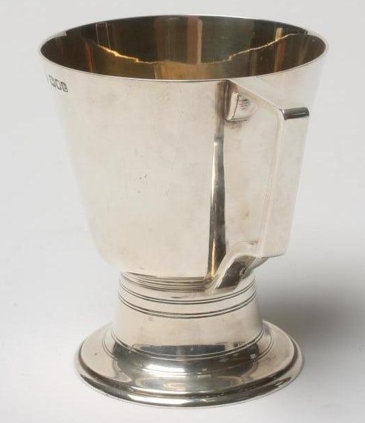 AN ART DECO SILVER MUG Image