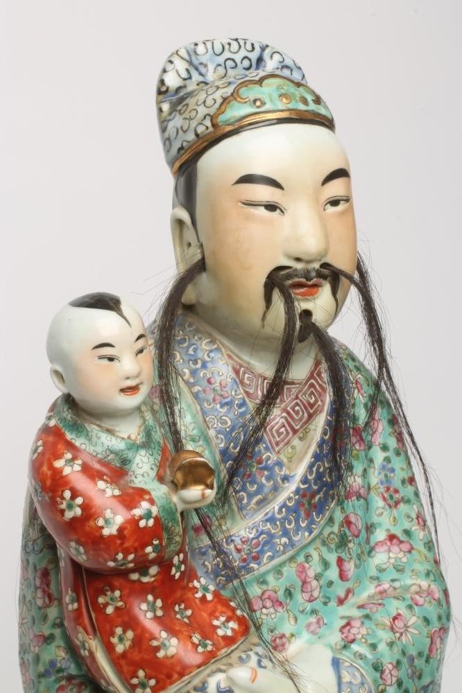 A LARGE CHINESE PORCELAIN FIGURE Image