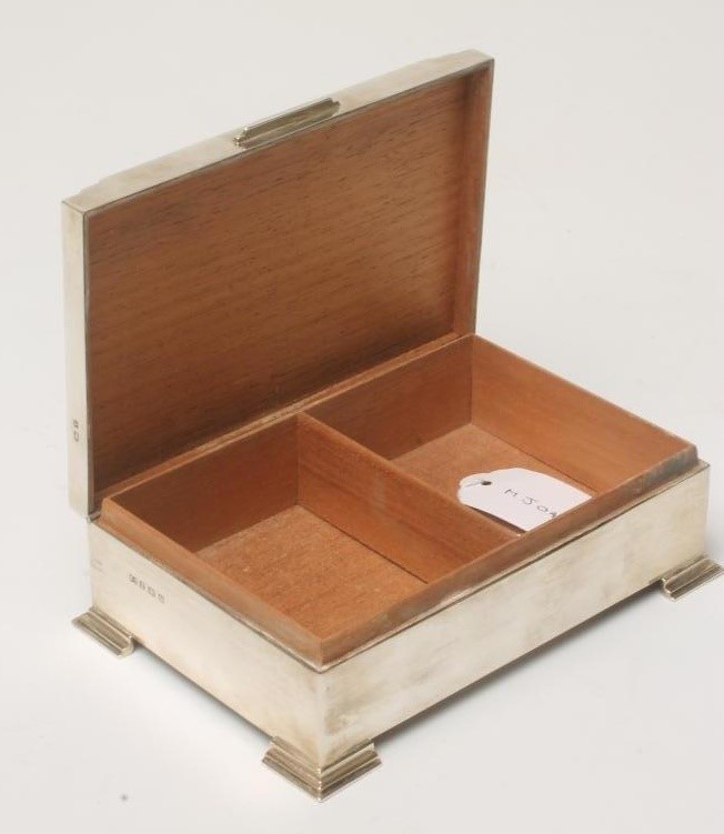 AN ART DECO SILVER CIGARETTE BOX Image