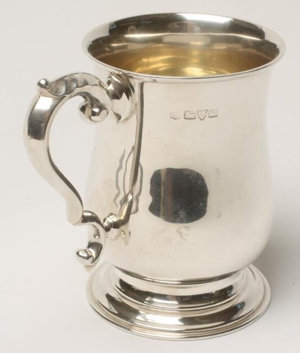 A GEORGIAN STYLE SILVER MUG Image