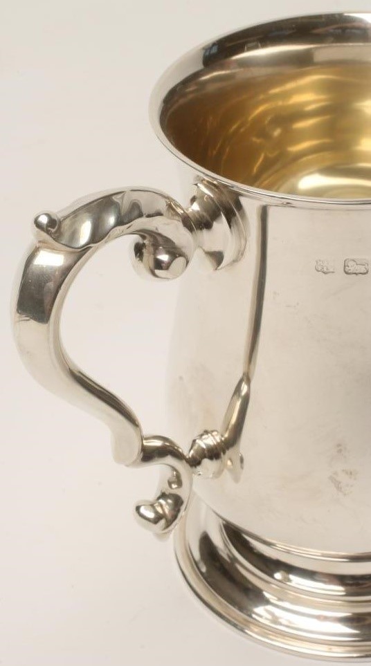 A GEORGIAN STYLE SILVER MUG Image