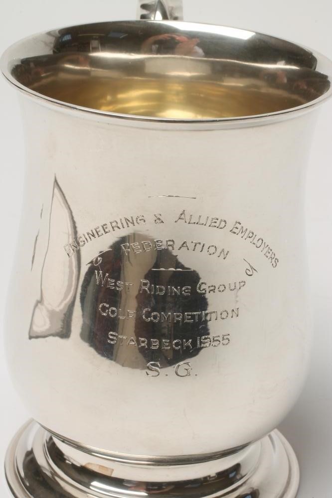 A GEORGIAN STYLE SILVER MUG Image
