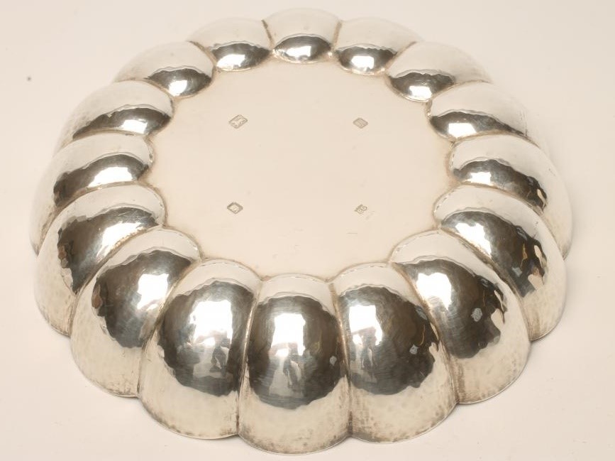 A SILVER STRAWBERRY DISH Image