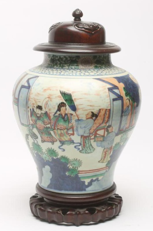 A CHINESE PORCELAIN JAR Image