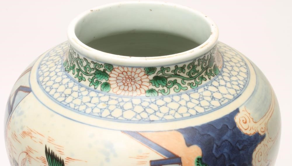 A CHINESE PORCELAIN JAR Image