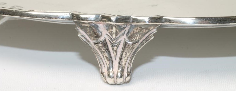 AN ART DECO SILVER SMALL SALVER Image
