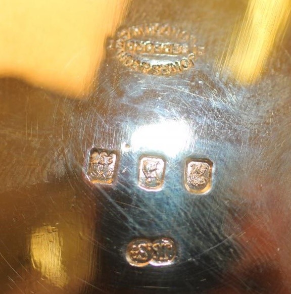 A GEORGE V BRITANNIA STANDARD SILVER GILT SUGAR BASIN SIMILAR TO THE FOLLOWING LOT Image