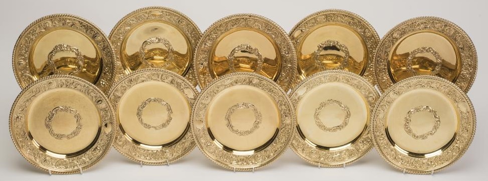 A SET OF TEN GEORGE IV SILVER GILT PLATES Image