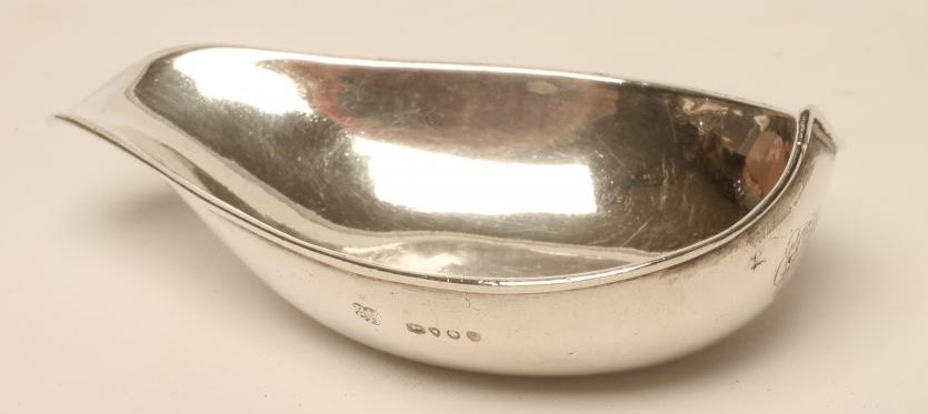 AN EARLY VICTORIAN SILVER PAP BOAT Image