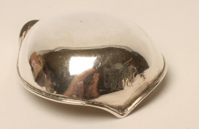 AN EARLY VICTORIAN SILVER PAP BOAT Image