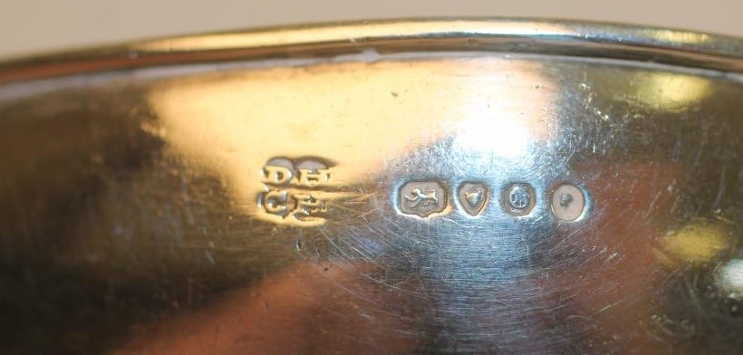 AN EARLY VICTORIAN SILVER PAP BOAT Image