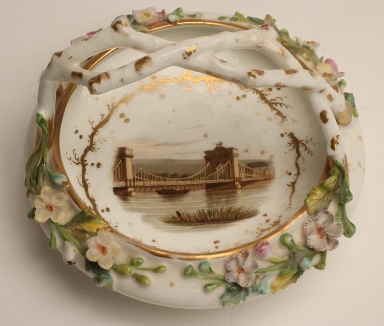 A ROCKINGHAM PORCELAIN SMALL BASKET Image