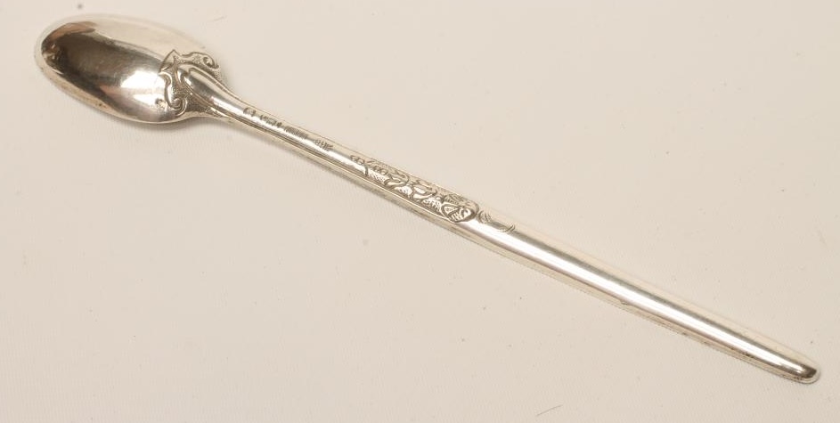 A CONTINENTAL SILVER TRAVELLING MARROW SPOON Image