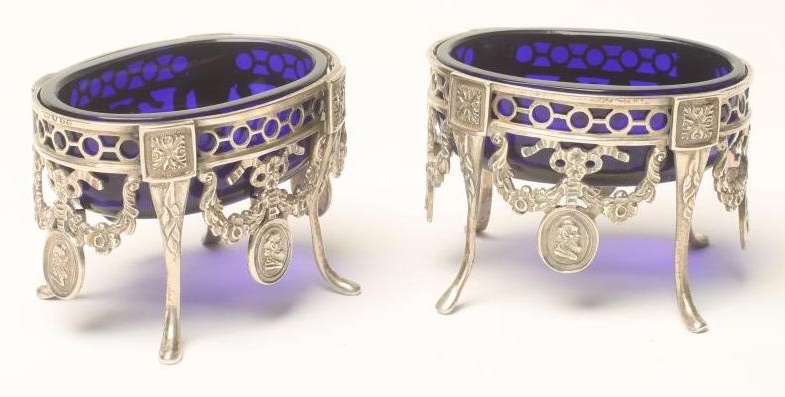 A PAIR OF EARLY VICTORIAN SILVER SALTS Image
