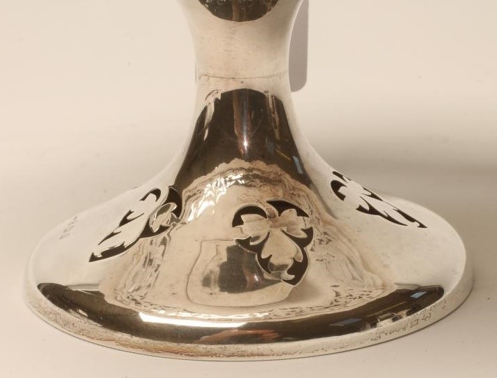AN EDWARDIAN SILVER PEDESTAL TAZZA Image