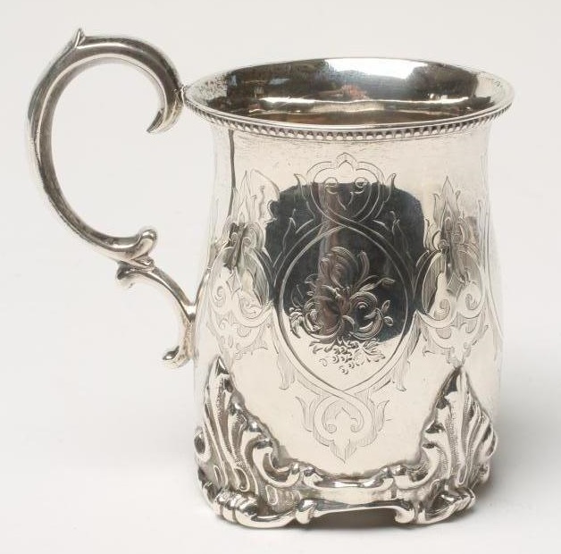A VICTORIAN SILVER MUG Image