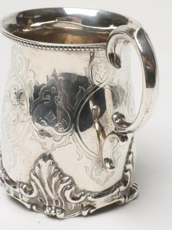 A VICTORIAN SILVER MUG Image