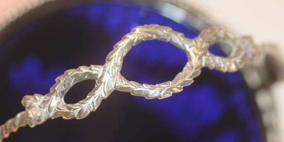 A GEORGE III SILVER SUGAR BASKET Image