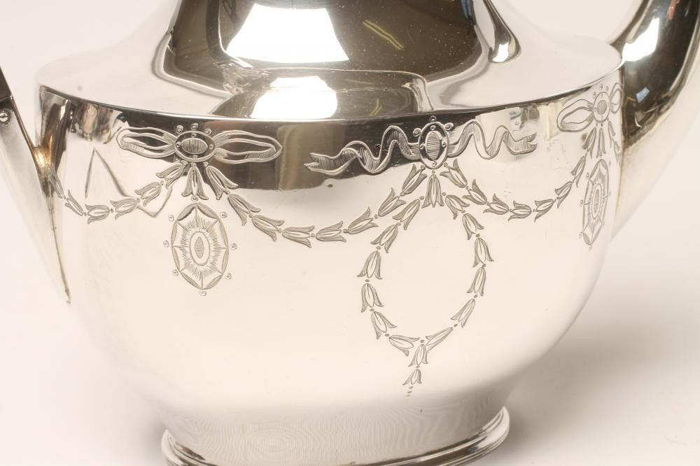 *AN EDWARDIAN SILVER COFFEE POT Image