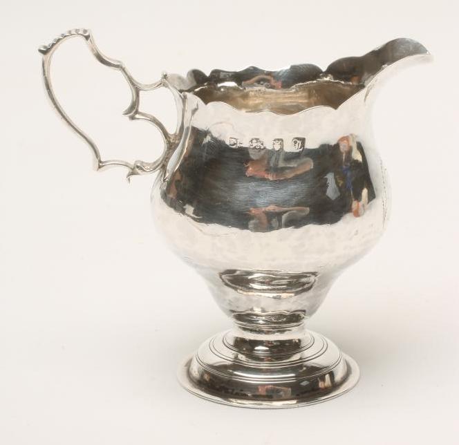 AN EARLY GEORGE III SILVER CREAM JUG Image