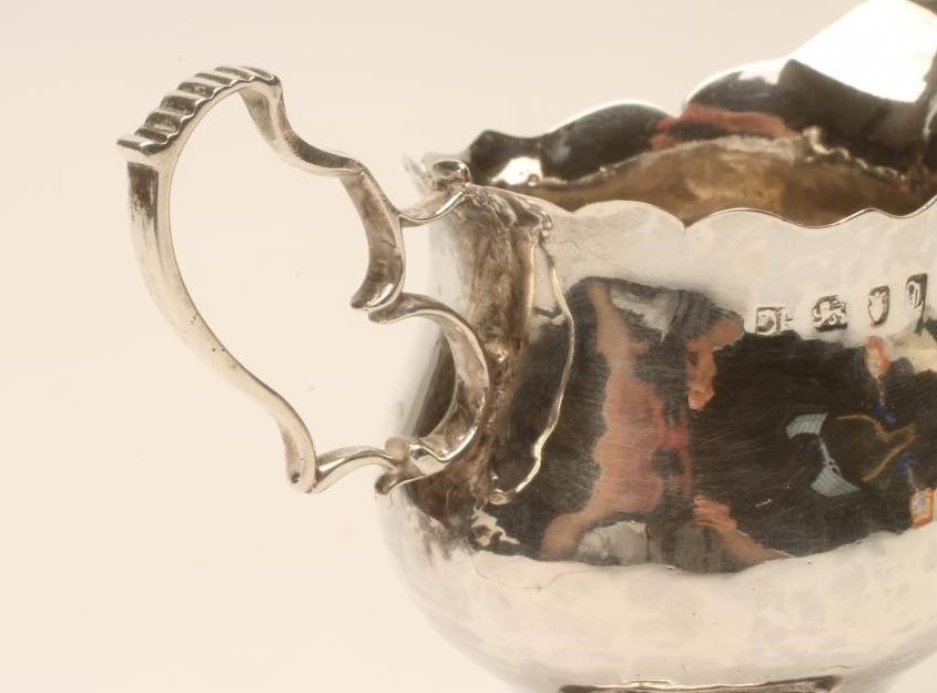 AN EARLY GEORGE III SILVER CREAM JUG Image