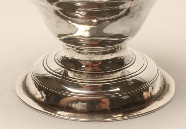 AN EARLY GEORGE III SILVER CREAM JUG Image