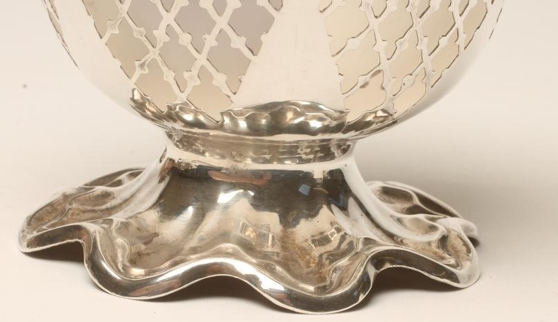 A VICTORIAN SILVER SUGAR BASKET Image