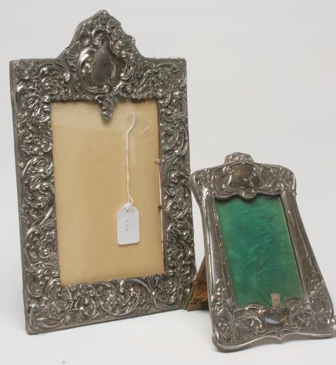 AN ART NOUVEAU SILVER PHOTOGRAPH FRAME Image