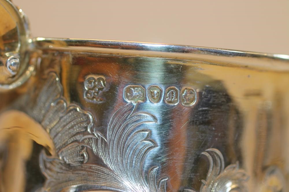 AN EARLY VICTORIAN SILVER MUG Image