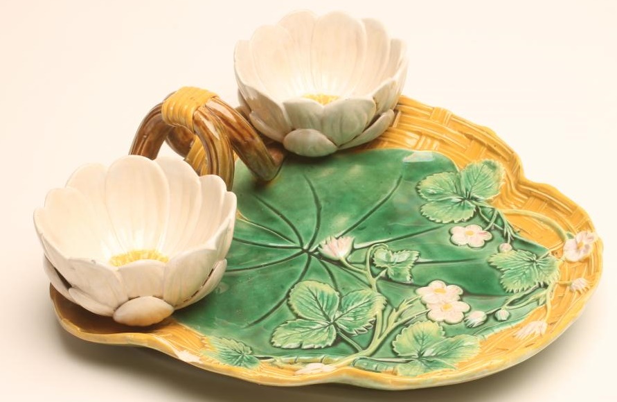 A GEORGE JONES MAJOLICA STRAWBERRY STAND Image