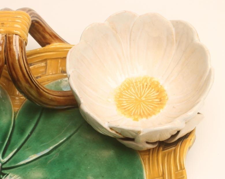 A GEORGE JONES MAJOLICA STRAWBERRY STAND Image