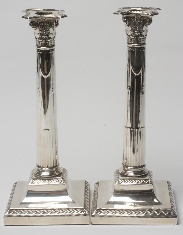 A PAIR OF EDWARDIAN SILVER CANDLESTICKS Image