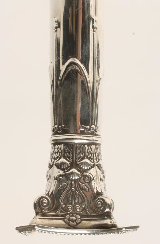 A PAIR OF EDWARDIAN SILVER CANDLESTICKS Image